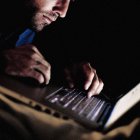 A los 18 años, el 90% de los chicos y el 60% de las chicas han visto pornografía en internet. Unas cifras más que inquietantes tratándose de una actividad tan adictiva.