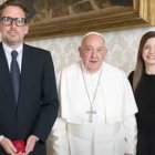 Giuliana Caccia y Sebastián Blanco,  en Roma, aliviados tras suspender el Papa su extraña excomunión