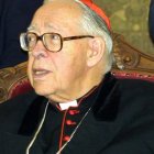 El cardenal Marcelo González Martín (1918-2004), natural de Villanubla (Valladolid), fue obispo de Astorga, arzobispo de Barcelona y, desde 1971 hasta 1995, arzobispo de Toledo y primado de España.