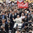 "El edificio más hermoso, el tesoro más precioso, la inversión más rentable a los ojos de Dios somos nosotros, hijos amados de un mismo Padre, llamados a su vez a difundir el amor", dijo el Papa.