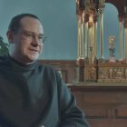 Dom Santiago Cantera, en un momento de su intervención en el documental 'Valle de los Caídos' de Terra Ignota.