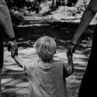 En los vínculos y en los deberes que generan descubrimos la verdadera libertad. Foto: Nienke Burgers / Unsplash.