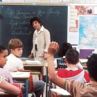 Aprender a escuchar a los demás es uno de los pilares de la educación. Foto (contextual): National Cancer Institute / Unsplash.