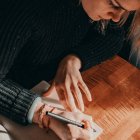 En la escritura, la creatividad, la poesía, hay una libertad elevada y un misterio - foto de Marcos Paulo Prado en Unsplash