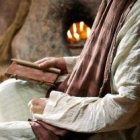 Pidió una tablilla y escribió...