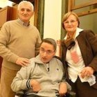 Max junto con sus padres.