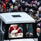 El nuevo papamóvil es más cómodo y seguro.