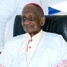 El obispo Bowles, 102 años y un Concilio en su biografía.