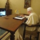 El primer tuit del Papa llegó puntual.