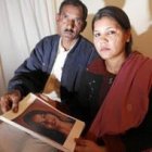El marido de Asia Bibi y una de sus hijas.
