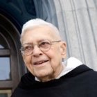 Fray Benedict Ashley, escribiendo hasta los 97 años