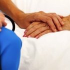 La directriz del sistema de salud británico ha sido denunciada como una invitación subrepticia al suicidio asistido.