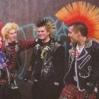 Un grupo de punkies