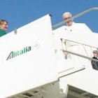 Francisco viaja en Alitalia hacia México, donde le espera una semana intensa