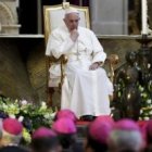 Francisco toma asiento ante los obispos mexicanos, que pastorean un país enorme y azotado por el crimen