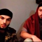 Los dos jóvenes yihadistas en una escena del vídeo difundido por la agencia cercana a Daesh