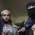 Terroristas de Al-Nusra, un frente yihadista ligado a Al-Qaeda que recibe apoyo francés y de EEUU porque combate al gobierno sirio y, a veces, a Isil