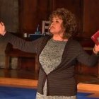 Dolors Miquel, durante la lectura de su irreverente deformación del Padrenuestro.
