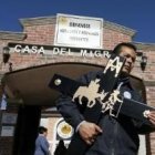 En la imagen, una de las cruces que usó el Papa Francisco en su bendición en la frontera