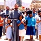 Fotografía de los santos mártires franciscanos polacos de Chimbote, Perú, poco antes de ser asesinados por Sendero Luminoso