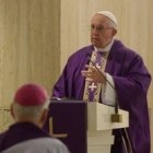 Francisco explica el sentido de las Escrituras en sus homilías en Santa Marta