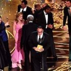 Michael Sugar dijo las primeras palabras de recepción del Oscar.