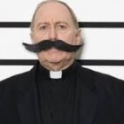 A veces, falsos curas se aprovechan de la confianza para hacer estafas - foto referencial