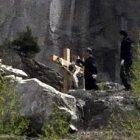 El surcoreano clavado en la cruz