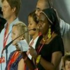 La jóven keniana preguntándole al Papa