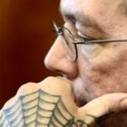 El Hermano André: toda una historia escondida bajo los hábitos... pero no en las manos ni en el cuello.