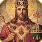 Cristo Rey y sacerdote, corona real, tiara pontificia, cetro y orbe, y la simbología del Sagrado Corazón