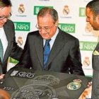 Esta es la nueva tarjeta de crédito, con el emblema del Real Madrid... pero con la cruz censurada