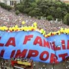 Macromanifestación La Familia Sí Importa en 2005 en Madrid - tanto el gobierno de Zapatero como el de Rajoy han ignorado sus reivindicaciones