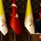 Erdogan y Francisco comparecieron ante la prensa y autoridades turcas... Erdogan aprovechó para hablar de islamofobia, Gaza y los kurdos