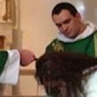 Momento del bautizo. Foto: Blog Unequally Yoked.