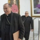 Celso Morga y, detrás, García Aracil, al presentar el cambio en el arzobispado