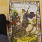 Los yihadistas de Estado Islámico destrozan símbolos cristianos - aquí, contra una imagen de San Jorge