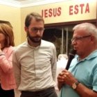 El Padre Rodrigo, con barba, al llegar a la Casa de Siervos de Cristo Vivo