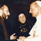 San Pablo VI con los iniciadores del Camino Neocatecumenal: Kiko Argüello y Carmen Hernández