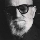 El poeta León Felipe, ya anciano, explicó que había descubierto que como poeta debía dar un último salto y dejarse coger por Dios