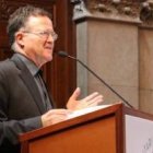 Xavier Morlans, en la lección inaugural del Ateneo Sant Pacià, dio ideas para encontrar rendijas por las que ofrecer a Dios en una sociedad herida pero cerrada