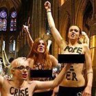 Las feministas de Femen, radicales -y pagadas por un lobby- han asaltado iglesias en Francia, donde la ley no protege los sentimientos religiosos