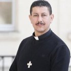 Paul Elie Cheknoun es vicario de una parroquia en Argel pero por seguridad debe regresar a Francia a menudo / Le Figaro