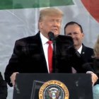 A la derecha de Donald Trump en la presidencia de la Marcha por la Vida se encontraba Alveda King, sobrina de Martin Luther King.