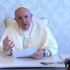 A través del teléfono o las redes sociales, el Papa pidió que nos acordemos en estos días de confinamiento de quienes viven solos.