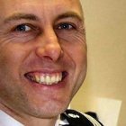 Arnaud Beltrame murió con la Medalla Milagrosa prendida a un hombro.