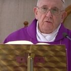 El Papa Francisco en la misa de Lunes Santo de 2020 en la residencia Santa Marta