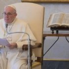 El Papa Francisco, en su catequesis de los Miércoles, ante los que piden un Dios poderoso proponer mirar el rostro de Cristo indefenso en la Cruz