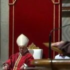 Cantalamessa recogió uno de los temas de sus predicaciones cuaresmales: la huida del mundo acudiendo al lugar del dolor, donde el mundo evita siempre ir.