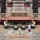 Antes de la bendición Urbi et Orbi, el Papa pidió por todas las víctimas de la pandemia y por quienes luchan contra ella.